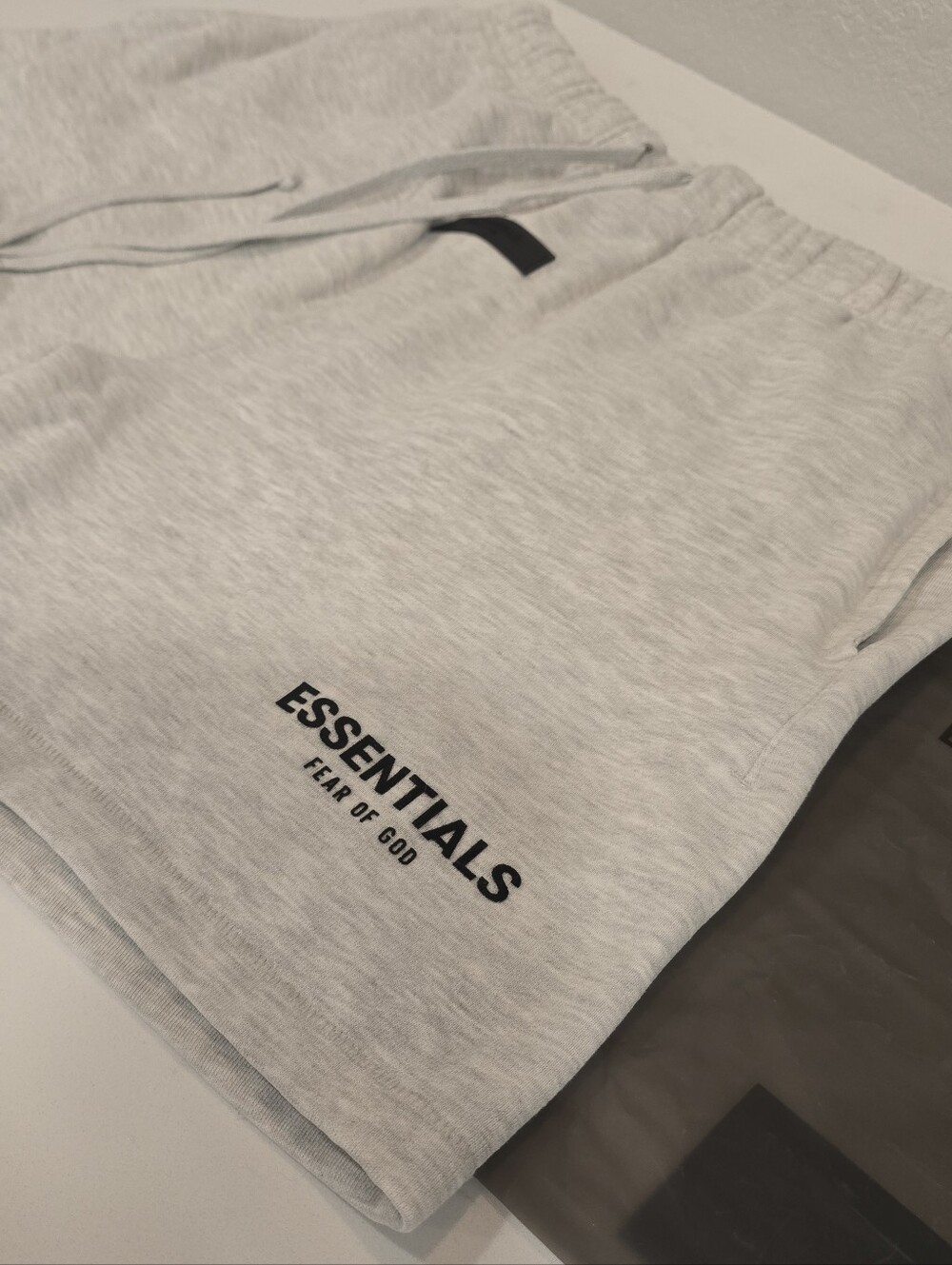 FEAR OF GOD - ESSENTIALS SWEATSHORTS - Light Oatmeal